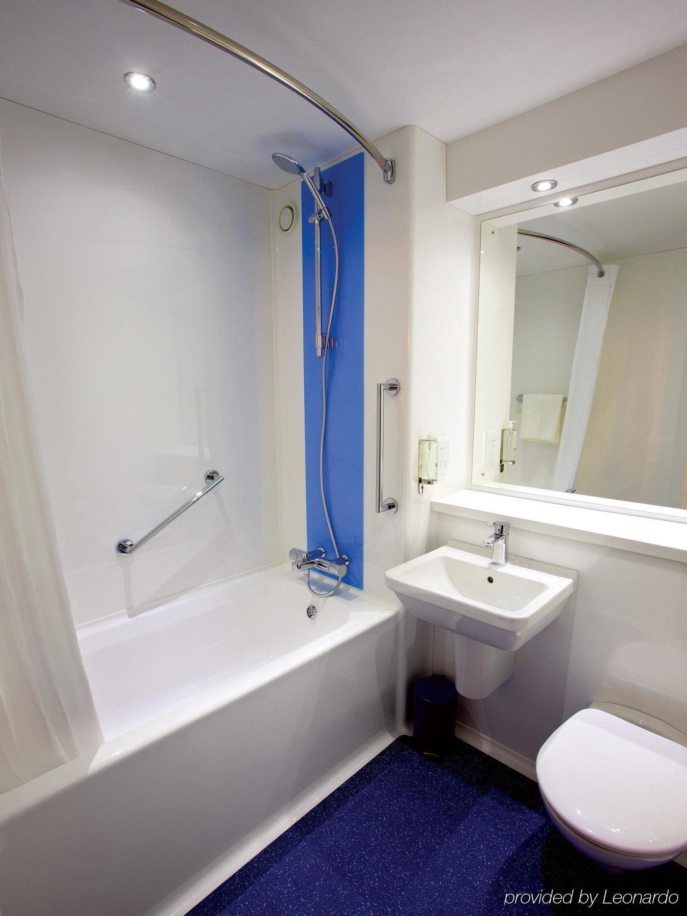 Travelodge Newmarket Road Hotel 3*